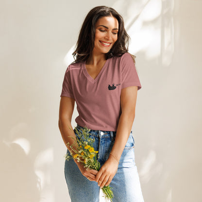 Women’s relaxed v-neck t-shirt.